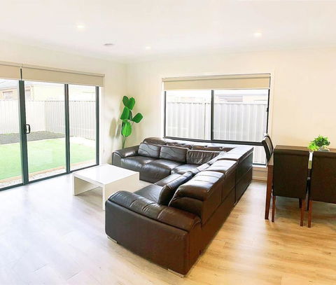 Comfortable 4BR 2Bath House Tarneit Melbourne - Kempsey Accommodation 3