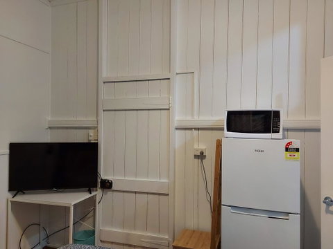 Comfortable Guest Room Closes To Emerald CBD - Kempsey Accommodation 3