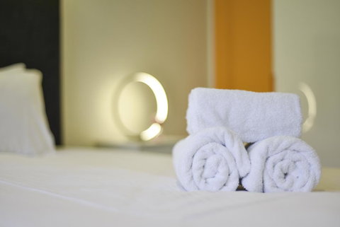 Contemporary Brand New Central Located Studio - Kempsey Accommodation 3