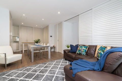 Convenience And Luxury In Carnegie - Kempsey Accommodation 0