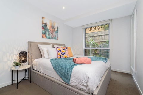 Convenience And Luxury In Carnegie - Kempsey Accommodation 3
