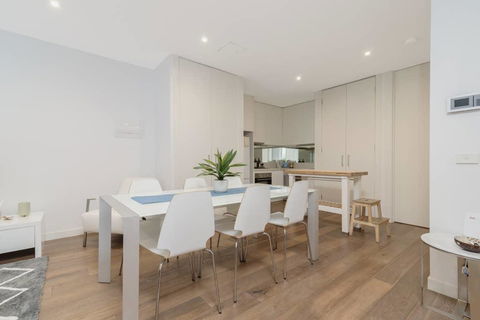 Convenience And Luxury In Carnegie - Kempsey Accommodation 1
