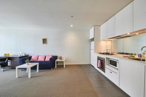 Convenient & Modern 1 Bed Apartment Docklands - Kempsey Accommodation 3