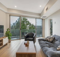 Convenient Apartment - 1 Min Walk To Train - Kempsey Accommodation
