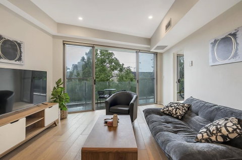 Convenient Apartment - 1 Min Walk To Train - Kempsey Accommodation 0