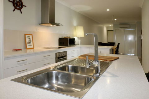 Cooktown Harbour View Luxury Apartments - Kempsey Accommodation 3