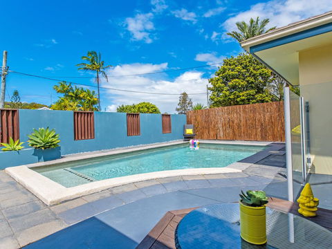 Coolum Waves Pet Friendly Holiday House - Kempsey Accommodation 0