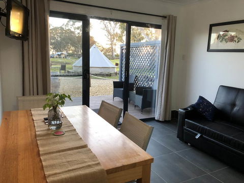 Coonawarra Cabins Unit D - Kempsey Accommodation 1
