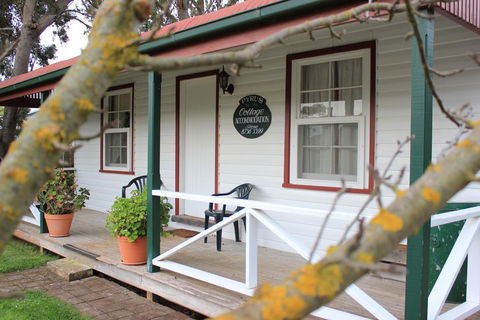 Coonawarra's Pyrus Cottage - Kempsey Accommodation 0