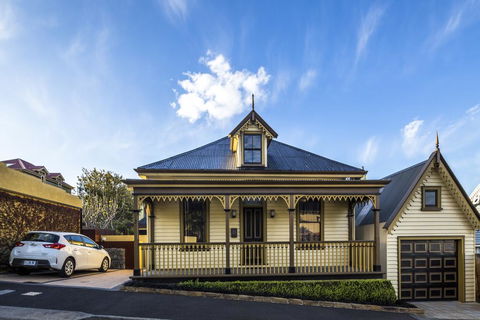 Corinda Contemporary - Kempsey Accommodation 0