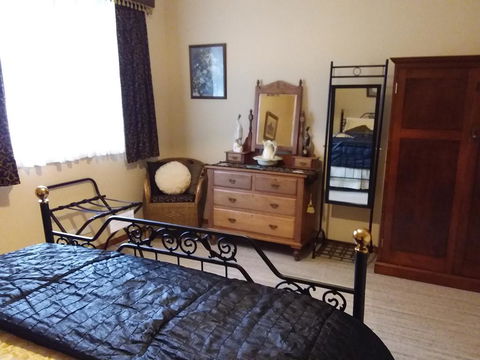 Cornwall Cottage - Kempsey Accommodation 2