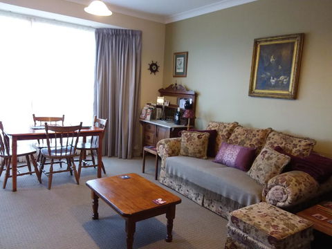 Cornwall Cottage - Kempsey Accommodation 3