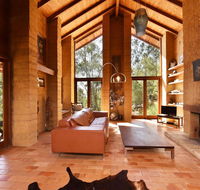 Corymbia Cottage - unique quirky private a guest favourite - Kempsey Accommodation