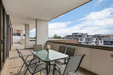 Cosy 3BR Penthouse Close To Westfield And Train - Kempsey Accommodation 2
