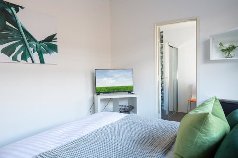 Cosy And Bright Studio Next To Westmead Hospital - Kempsey Accommodation 1