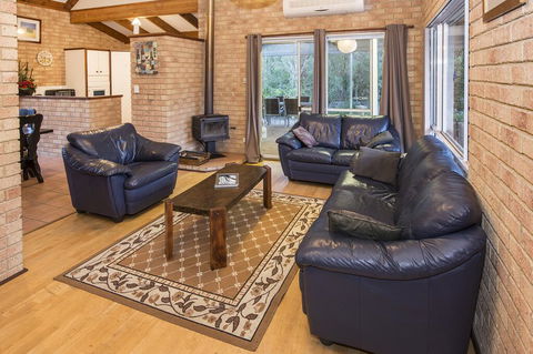 Country Cottage - Kempsey Accommodation 3