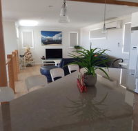 Cozzys Condo Luxury Beach House - Kempsey Accommodation