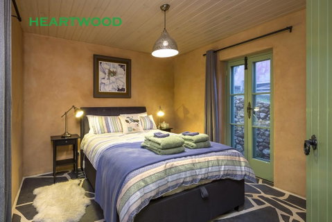 Crafers Cottages - Kempsey Accommodation 2