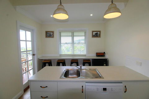 Crescent Haven, 2A View Street, - Kempsey Accommodation 2