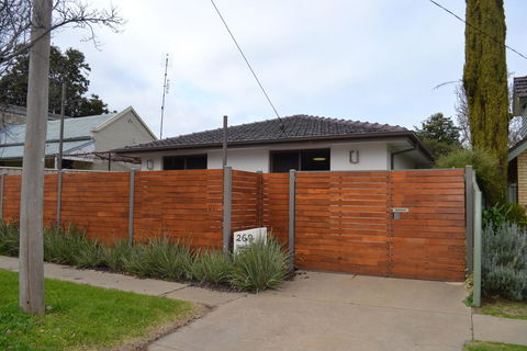 Crisands Of Echuca - Kempsey Accommodation 0