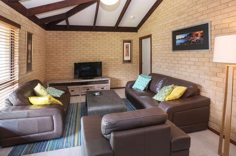 Crystal Shores - Quindalup - Kempsey Accommodation 3