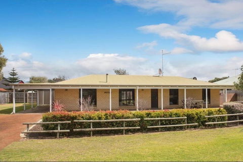 Crystal Shores - Quindalup - Kempsey Accommodation 0