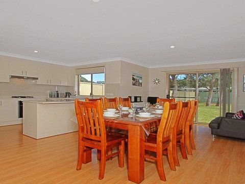 CShells On Quay - Perfect Location And Great Views - Kempsey Accommodation 2