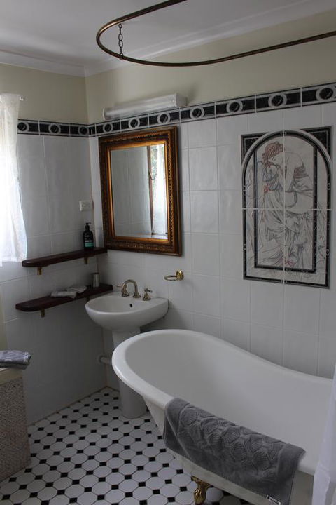 Dancing Waters Cottage - Kempsey Accommodation 3