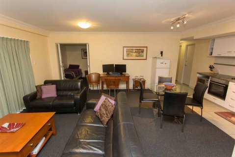 Debs Apartment MtsBay - Kempsey Accommodation 0