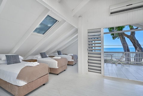 Decked Out By The Sea - Kempsey Accommodation 1