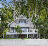 Decked Out By The Sea - Kempsey Accommodation