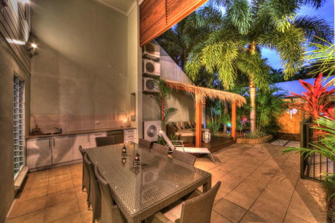 Deja Vu Palm Cove - Kempsey Accommodation 3