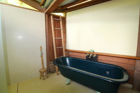 Delicate Nobby Artist Studio, 898 Point Plomer Road - Kempsey Accommodation 3