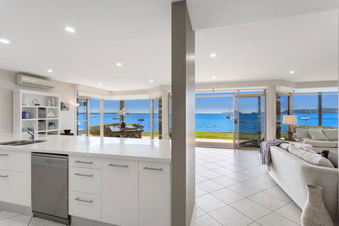 Delphini 1 - Salamander Bay - Kempsey Accommodation 3