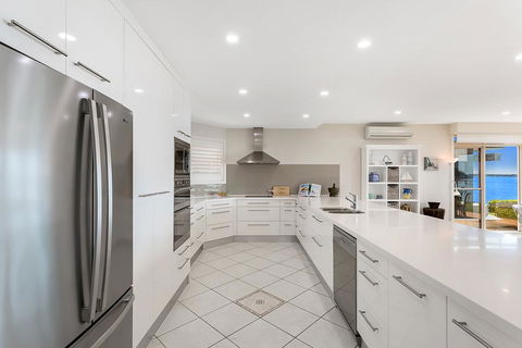 Delphini 1 - Salamander Bay - Kempsey Accommodation 2