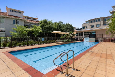 Deluxe Unit With Pool, Parking And Gym Near Beaches - Kempsey Accommodation 3
