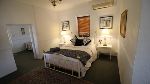 Dempster Cottage - Kempsey Accommodation 3