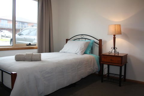 DevonPORT VIEWS!!! - Kempsey Accommodation 3