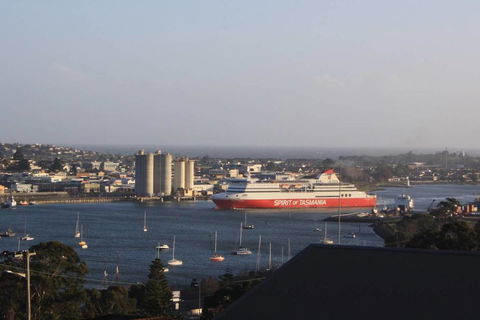 DevonPORT VIEWS!!! - Kempsey Accommodation 0
