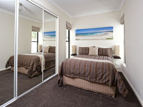 Dolphin Shores - Kempsey Accommodation 1