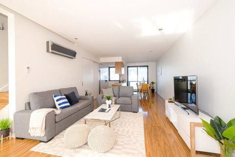 Double Storey Harbortown Townhouse - Kempsey Accommodation 0