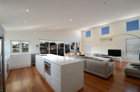 Dream Catcher Beach House - Shellharbour - Kempsey Accommodation 2