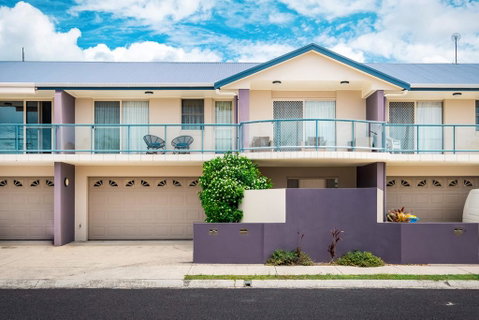 Driftwood - Modern Townhouse - Kempsey Accommodation 0