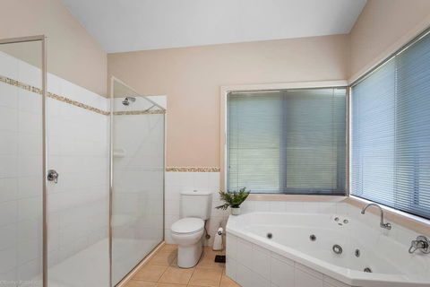 DRIFTWOOD VILLA - Free Wifi, Walk To Beach - Kempsey Accommodation 2