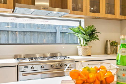 Dromana Beach House For Two Families. - Kempsey Accommodation 2