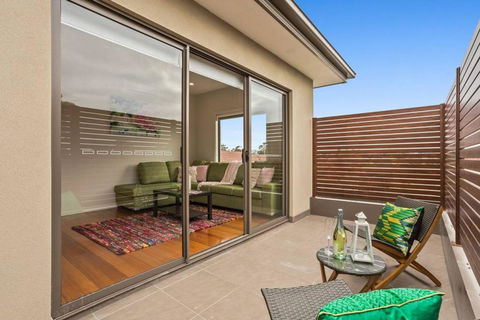 Dromana Beach House For Two Families. - Kempsey Accommodation 3