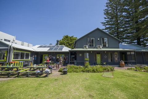 Dunsborough Beachouse YHA - Kempsey Accommodation 0