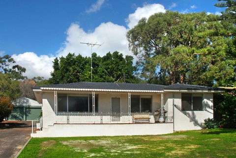Eagle Bay Beach House - Kempsey Accommodation 0