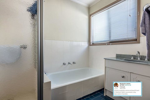 Eagle Bay Cottage - Kempsey Accommodation 2
