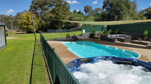 Early Settlers Motel Tocumwal - Kempsey Accommodation 0